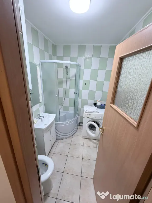 Închiriez apartament cu 2 camere