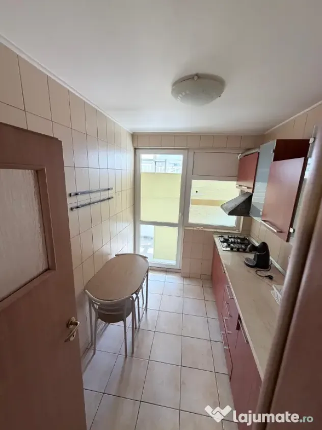 Închiriez apartament cu 2 camere
