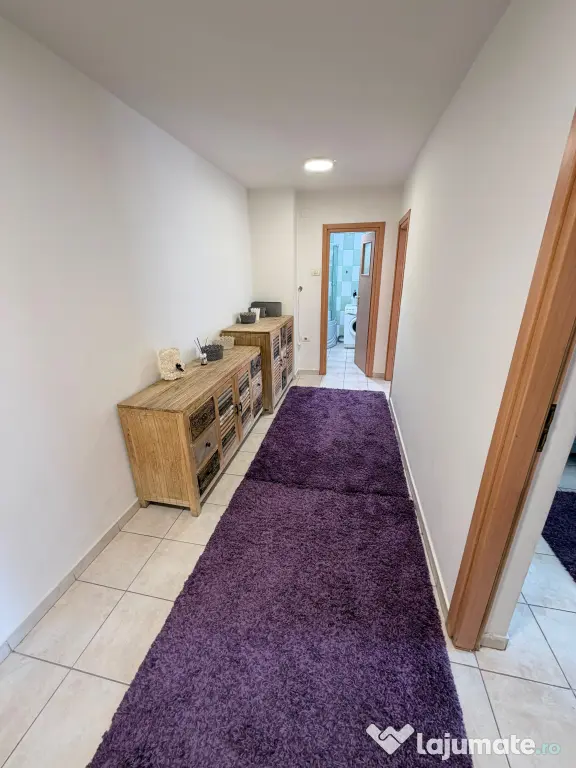 Închiriez apartament cu 2 camere