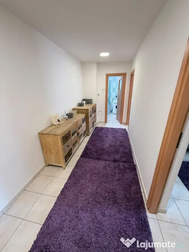 Închiriez apartament cu 2 camere