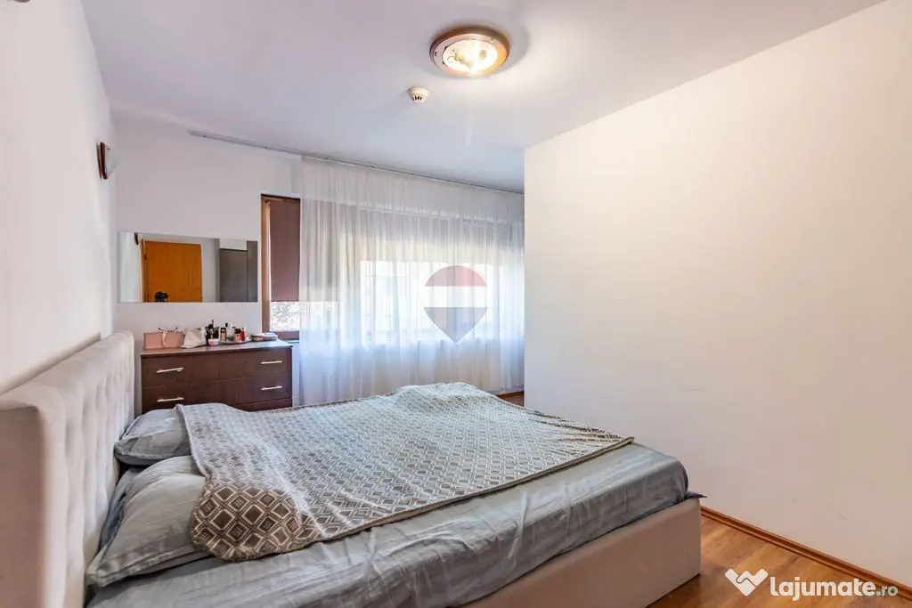 Casă / Vilă cu 8 camere de vânzare în CHIAJNA - Bucuresti (Bucuresti-Ilfov)