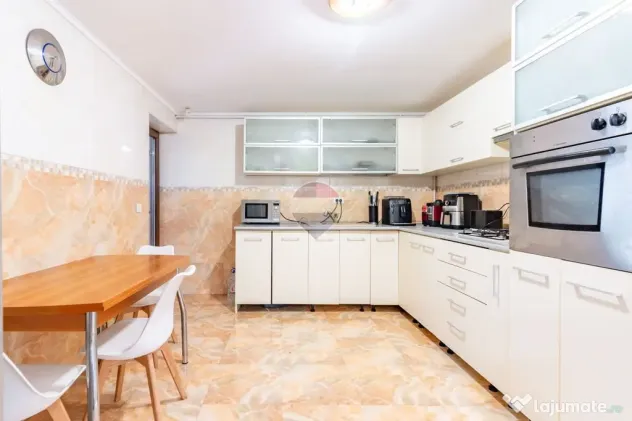Casă / Vilă cu 8 camere de vânzare în CHIAJNA - Bucuresti (Bucuresti-Ilfov)