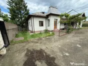 Casa pe parter+casa de oaspeti, 3000 mp teren, zona Cotofeni