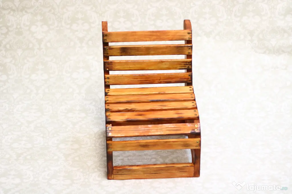 Scăunel pentru copii din lemn masiv, realizat manual, rustic și aspect vintage