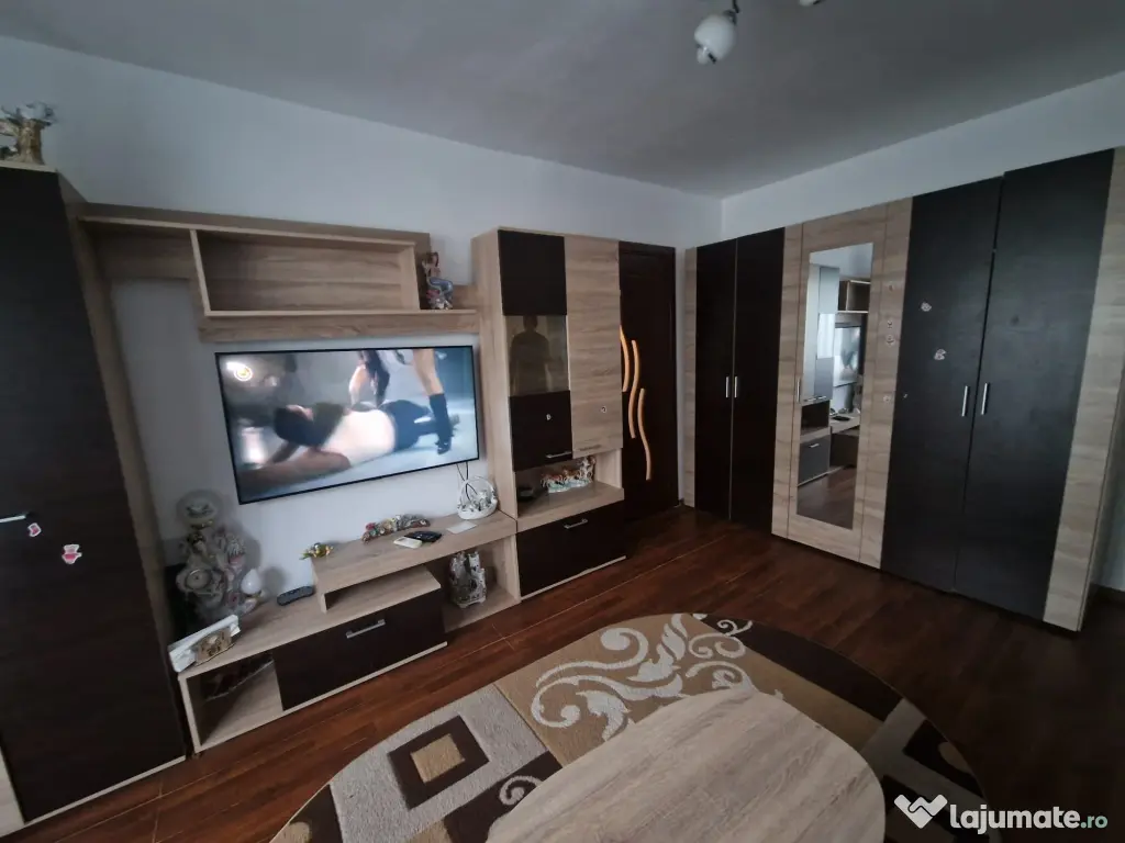 Apartament cu 3 camere decomandate – 70 mp | Spațios, mobilat și utilat