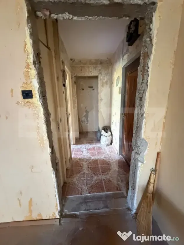 Blitz oferă spre vânzare apartament 3 camere, etaj 2, zona - Galati (Galati)