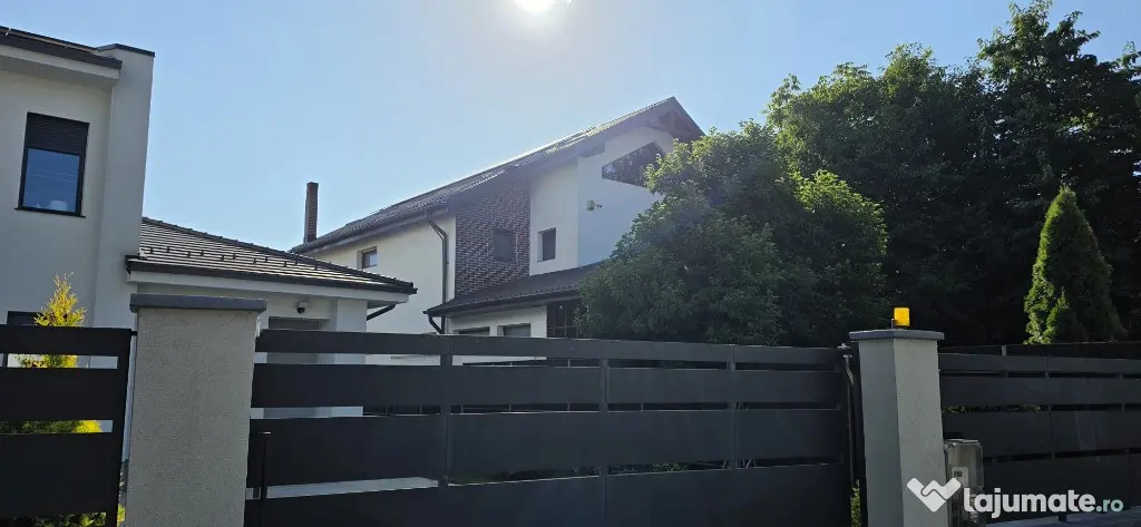 Casa deosebita P+E+M zona Trandafirilor - Botosani (Botosani)