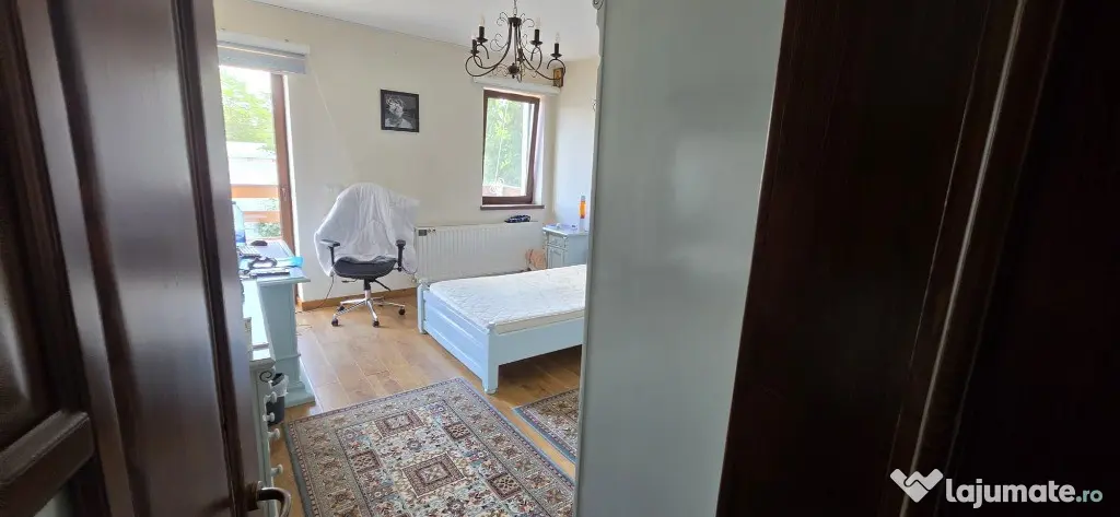 Casa deosebita P+E+M zona Trandafirilor - Botosani (Botosani)