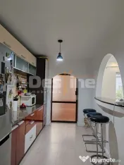 Apartament cu 3 camere, renovat și mobilat complet – Zona Gară, Vaslui 