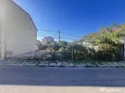 Teren intravilan 170 mp – dublă deschidere la două stră 