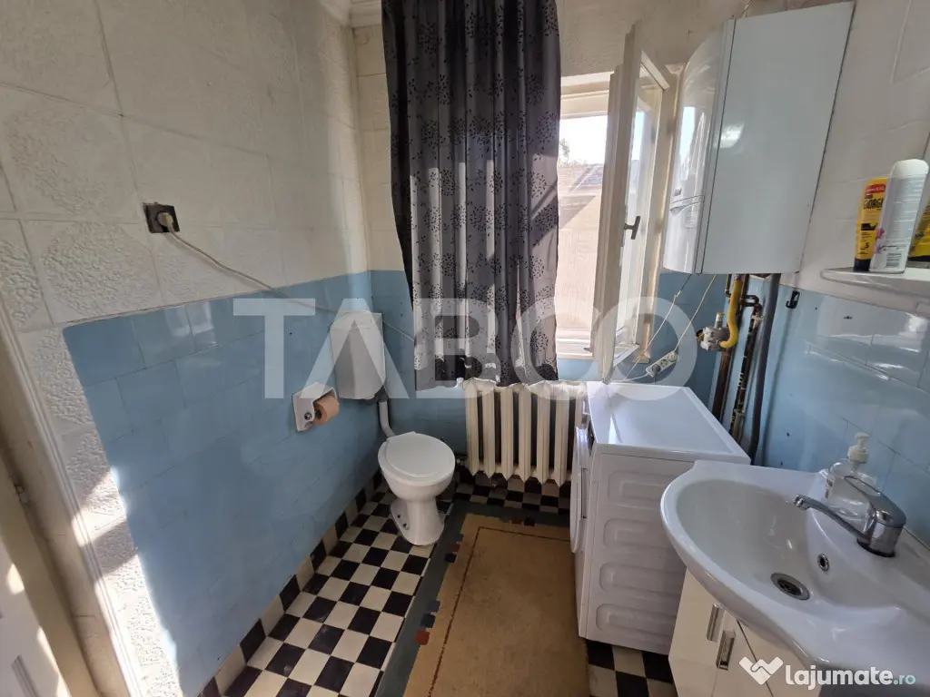 Casa 2 camere curte comuna de vanzare zona Centrala 47 mp ut - Fagaras (Brasov)