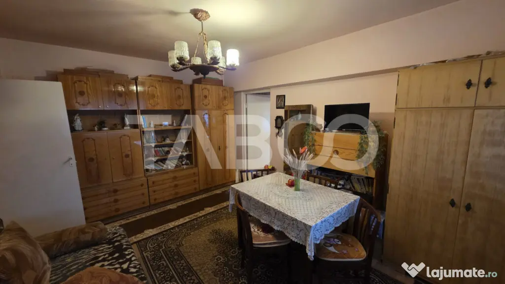 Apartament cu 2 camere de vanzare zona Ciserom - Sebes (Alba)