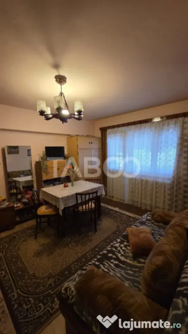 Apartament cu 2 camere de vanzare zona Ciserom - Sebes (Alba)