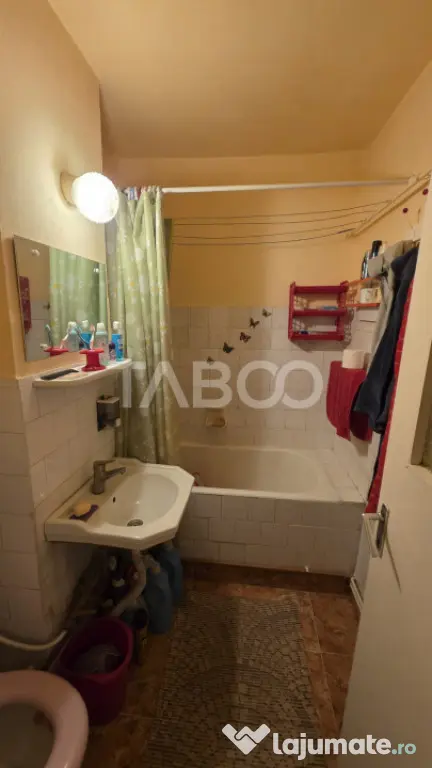 Apartament cu 2 camere de vanzare zona Ciserom - Sebes (Alba)