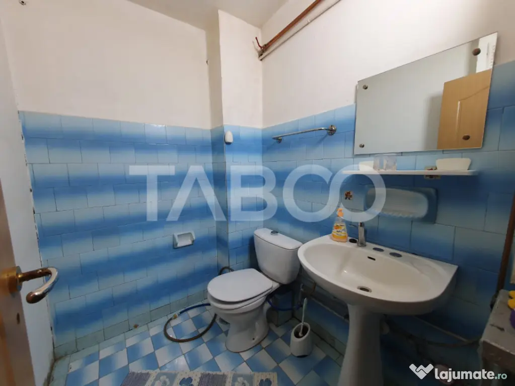 Apartament 3 camere decomandat 80 mp + 2 balcoane zona Teiul - Fagaras (Brasov)