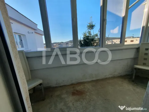 Apartament 3 camere decomandat 80 mp + 2 balcoane zona Teiul - Fagaras (Brasov)