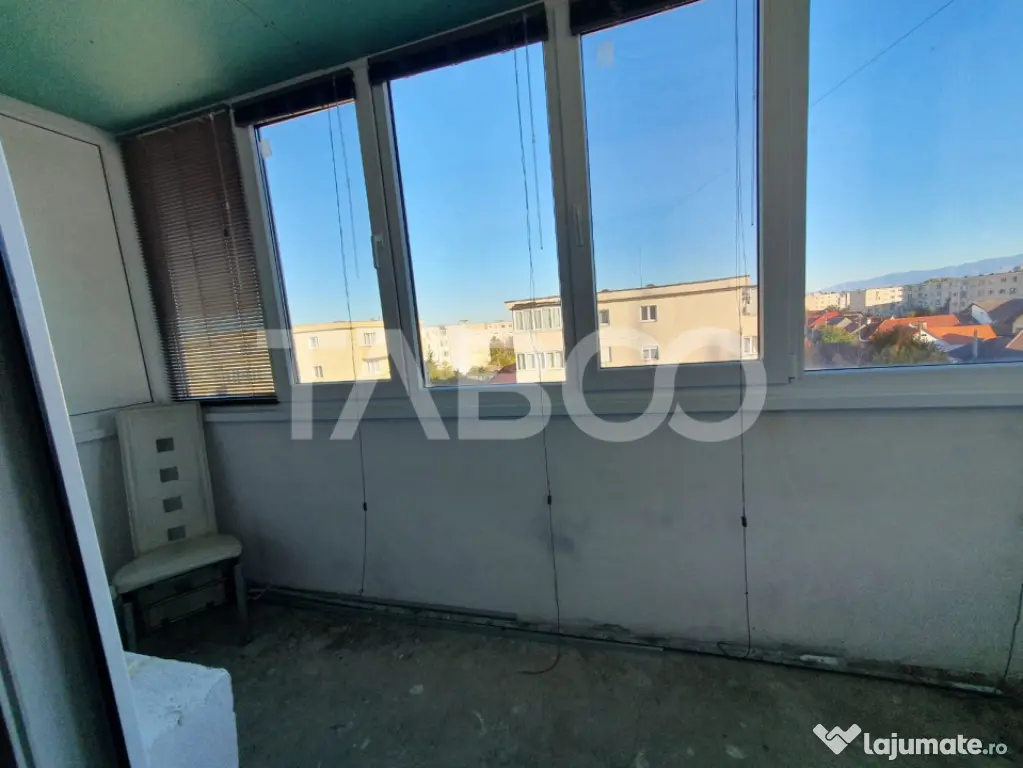 Apartament 3 camere decomandat 80 mp + 2 balcoane zona Teiul - Fagaras (Brasov)