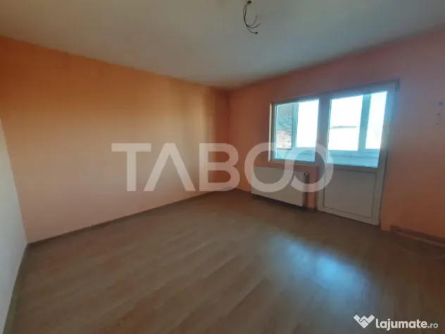 Apartament 3 camere decomandat 80 mp + 2 balcoane zona Teiul - Fagaras (Brasov)