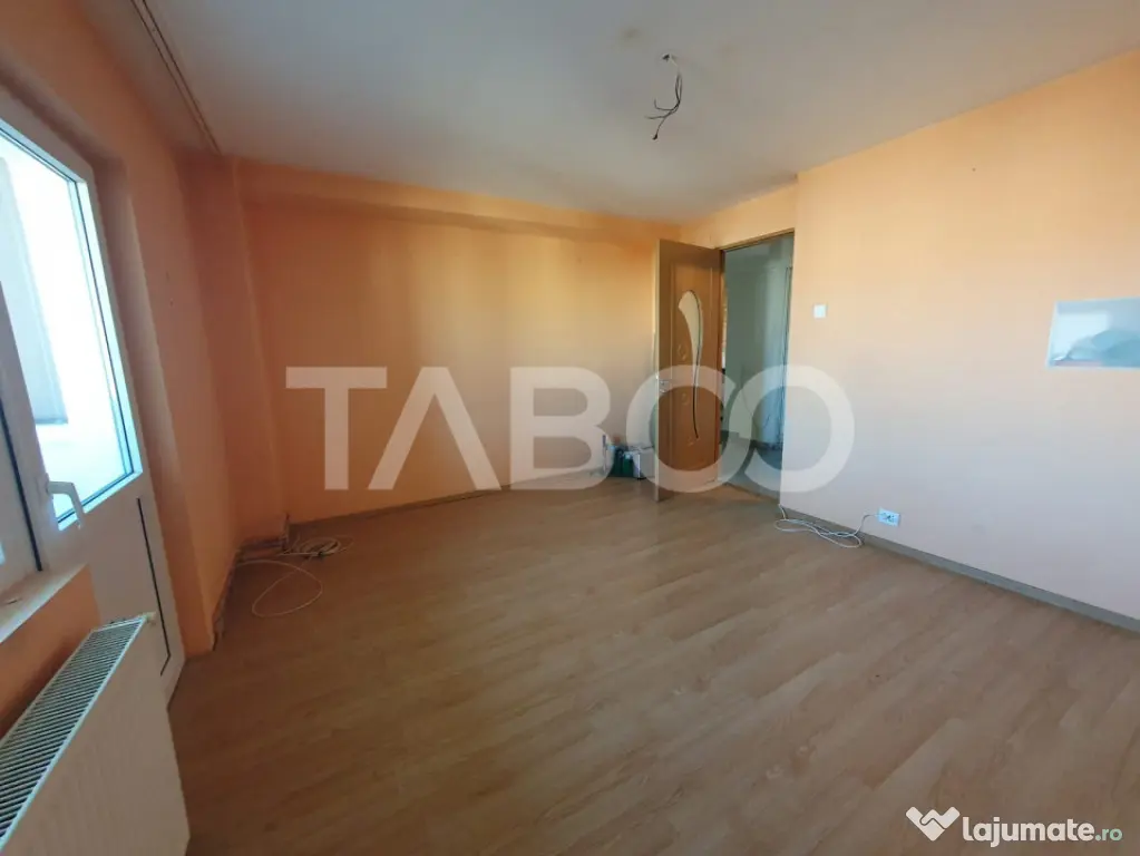 Apartament 3 camere decomandat 80 mp + 2 balcoane zona Teiul - Fagaras (Brasov)