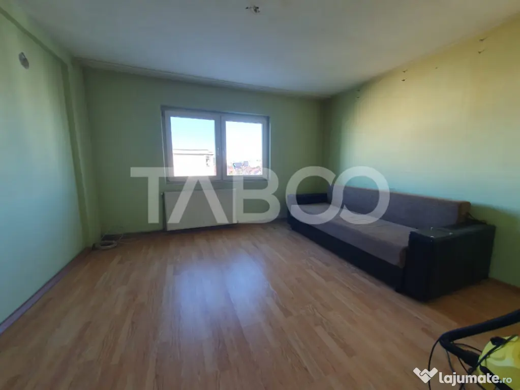 Apartament 3 camere decomandat 80 mp + 2 balcoane zona Teiul - Fagaras (Brasov)