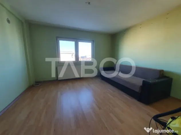 Apartament 3 camere decomandat 80 mp + 2 balcoane zona Teiul - Fagaras (Brasov)