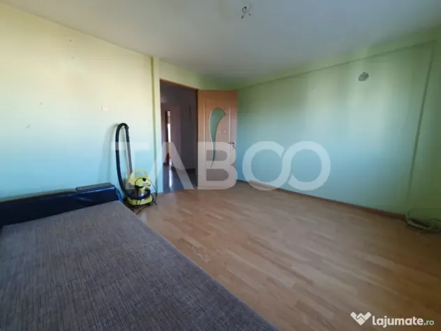 Apartament 3 camere decomandat 80 mp + 2 balcoane zona Teiul - Fagaras (Brasov)