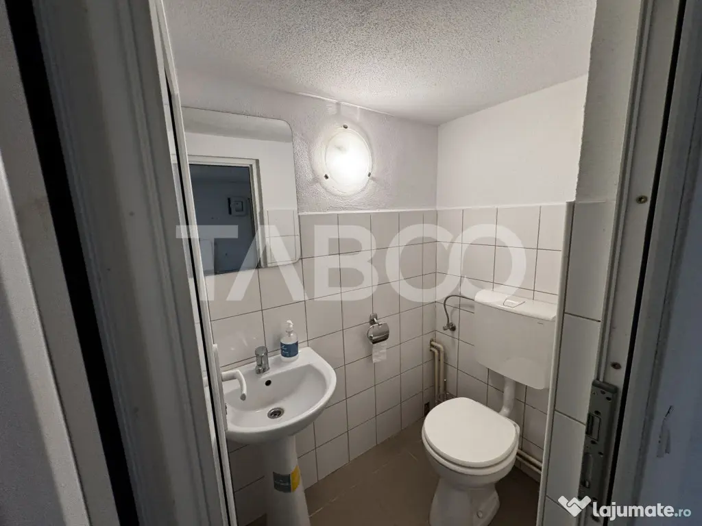 Spatiu comercial 4 camere 84 mpu doua intrari la strada Oras - Sibiu (Sibiu)