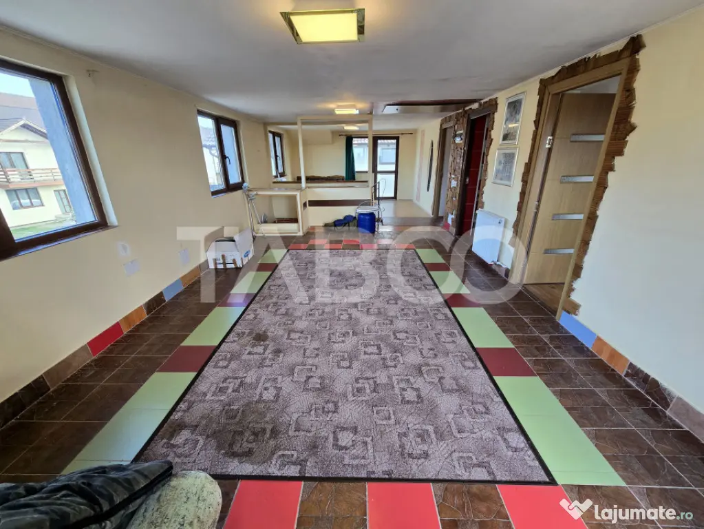 Casa de vanzare cu 6 camere 2 parcari curte libera 200 mp in - Sibiu (Sibiu)