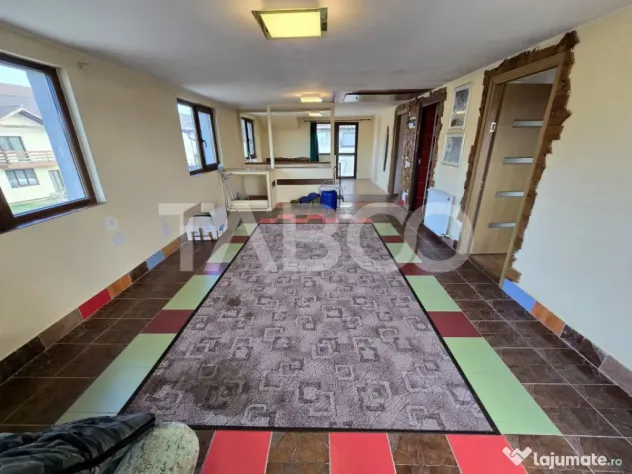Casa de vanzare cu 6 camere 2 parcari curte libera 200 mp in - Sibiu (Sibiu)