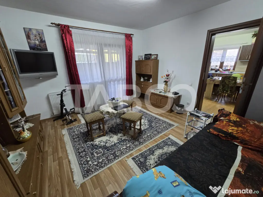 Casa de vanzare cu 6 camere 2 parcari curte libera 200 mp in - Sibiu (Sibiu)