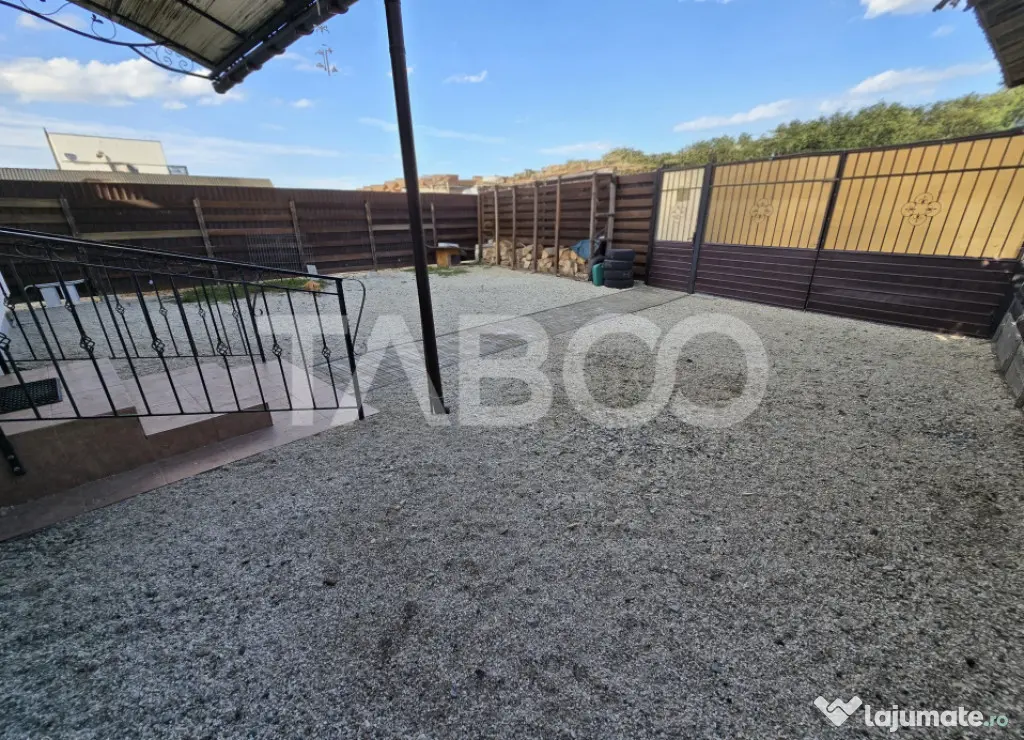 Casa de vanzare cu 6 camere 2 parcari curte libera 200 mp in - Sibiu (Sibiu)