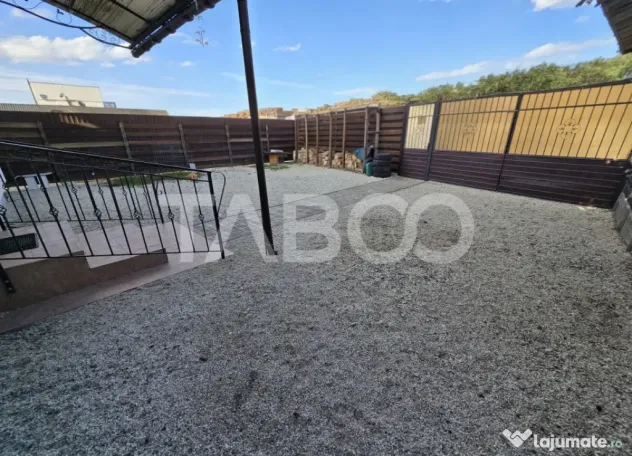 Casa de vanzare cu 6 camere 2 parcari curte libera 200 mp in - Sibiu (Sibiu)