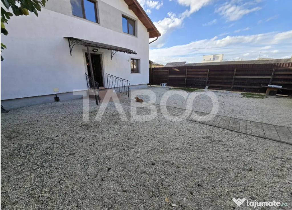 Casa de vanzare cu 6 camere 2 parcari curte libera 200 mp in - Sibiu (Sibiu)