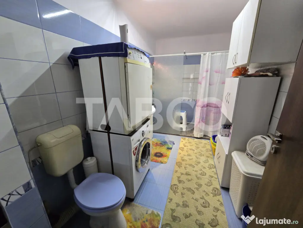 Casa de vanzare cu 6 camere 2 parcari curte libera 200 mp in - Sibiu (Sibiu)