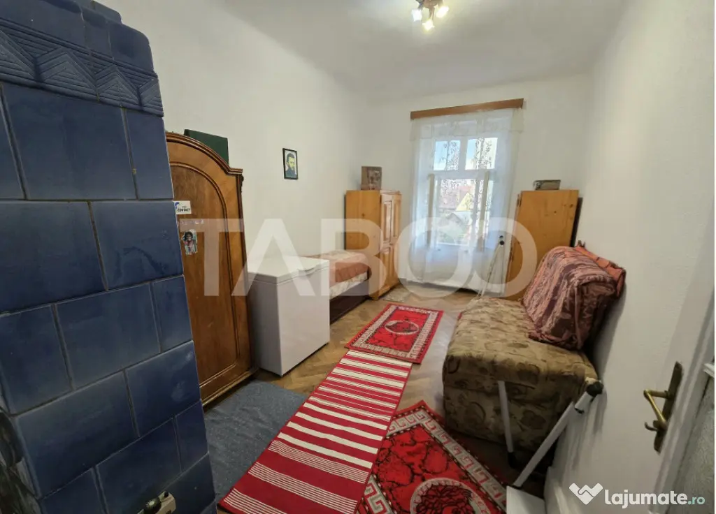 Apartament decomandat 4 camere 130mpu pivnita acces auto Ora - Sibiu (Sibiu)