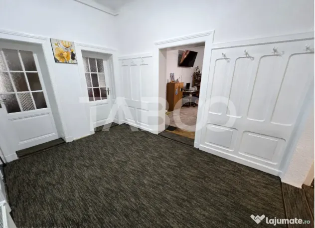 Apartament decomandat 4 camere 130mpu pivnita acces auto Ora - Sibiu (Sibiu)