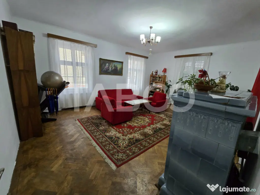 Apartament decomandat 4 camere 130mpu pivnita acces auto Ora - Sibiu (Sibiu)