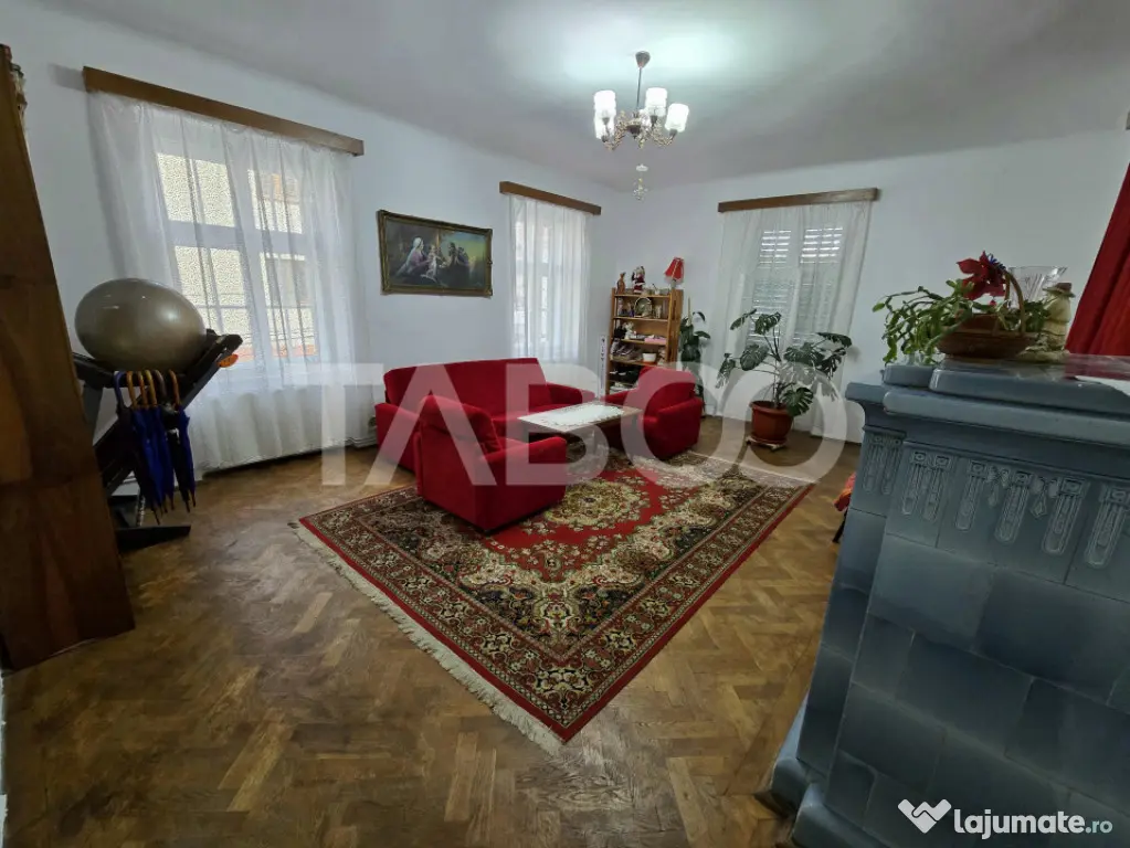 Apartament decomandat 4 camere 130mpu pivnita acces auto Ora - Sibiu (Sibiu)
