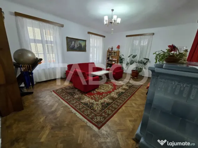 Apartament decomandat 4 camere 130mpu pivnita acces auto Ora - Sibiu (Sibiu)