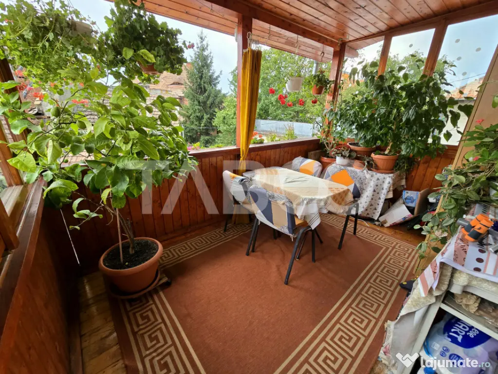 Apartament decomandat 4 camere 130mpu pivnita acces auto Ora - Sibiu (Sibiu)