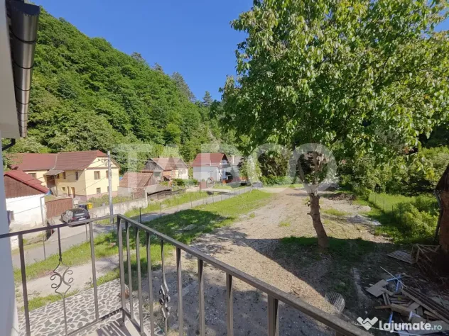 Casa spatioasa - aer curat si priveliste spre munti - teren - Cisnadioara (Sibiu)