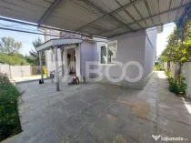 Casa de vanzare teren 950 mp deschidere 21 m zona Calea Popl
