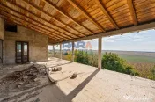Casă P+1E, 402 mp, teren 3.600 mp, 17 km de Roman - PREȚ LA OFERTĂ! 