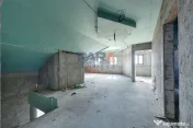 Casă P+1E, 402 mp, teren 3.600 mp, 17 km de Roman - PREȚ LA OFERTĂ! 