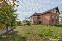 Casă P+1E, 402 mp, teren 3.600 mp, 17 km de Roman - PREȚ LA OFERTĂ!