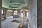 Casă P+1E, 402 mp, teren 3.600 mp, 17 km de Roman - PREȚ LA OFERTĂ! 