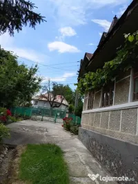 Casă cu teren 970 mp, central în Gornet