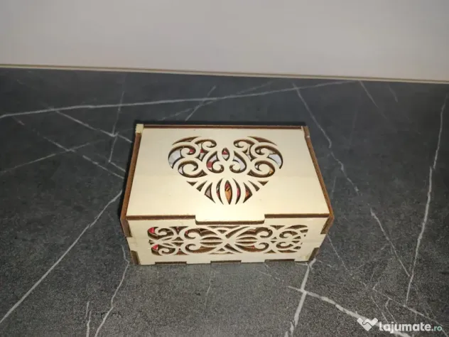 Cutie Cadou Romantică din Lemn cu 15 Cupoane pentru Cupluri