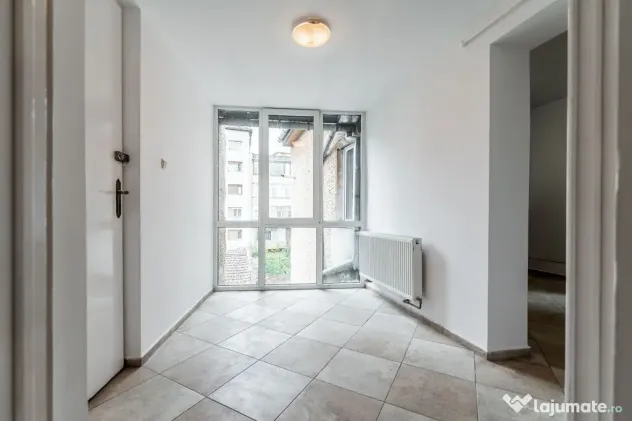 Apartament 3 camere + GARAJ PROPRIU pe B-dul Vasile Milea | Etaj 2 - Arad (Arad)