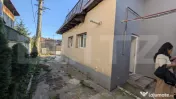 Casa cu 2 camere si mansarda ,plus bucatarie de vara .